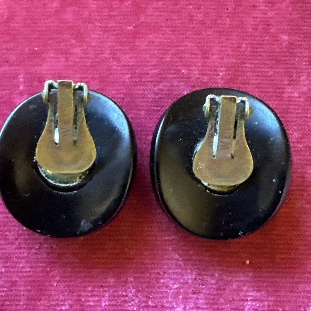 1950'S WEISS BLACK LUCITE ENCRUSTED CRYSTAL AB RHINESTONE OVAL CLIP EARRINGS - Picture 6 of 12